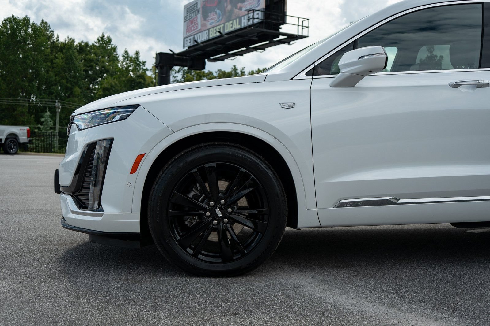 Used 2024 Cadillac XT6 Premium Luxury w/ Platinum Package AWD/4WD image 4