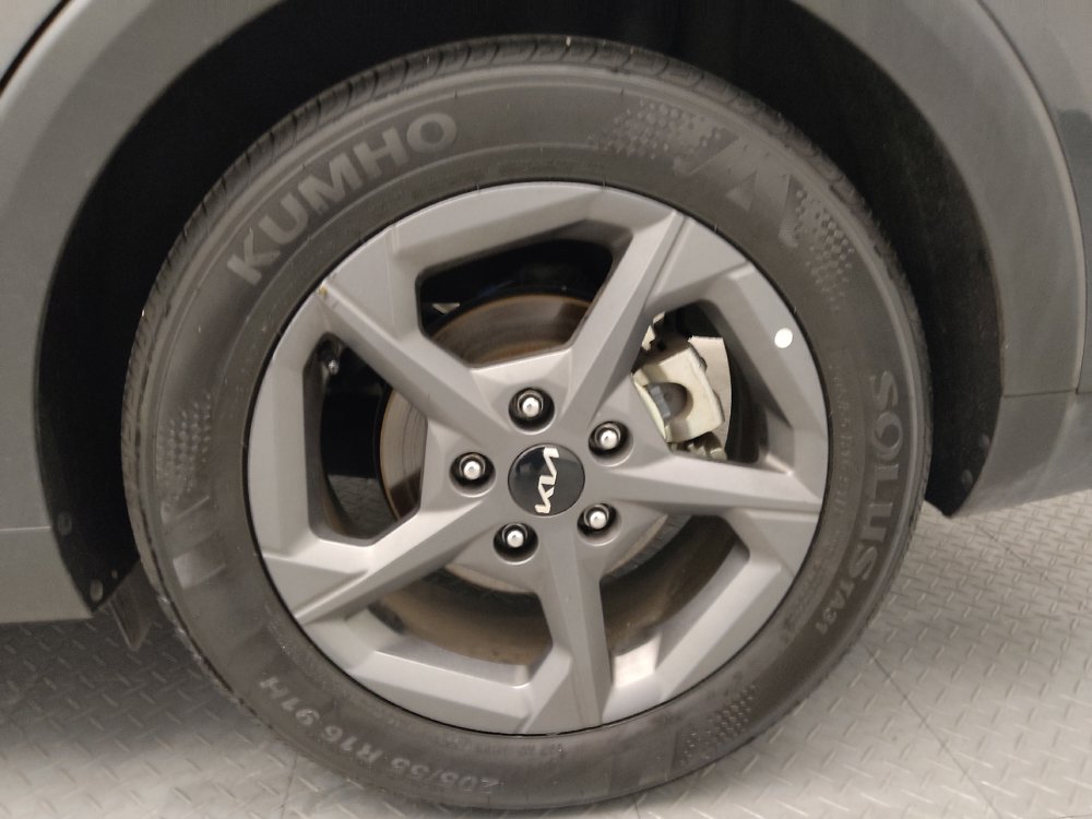Used 2025 Kia K4 FWD image 31
