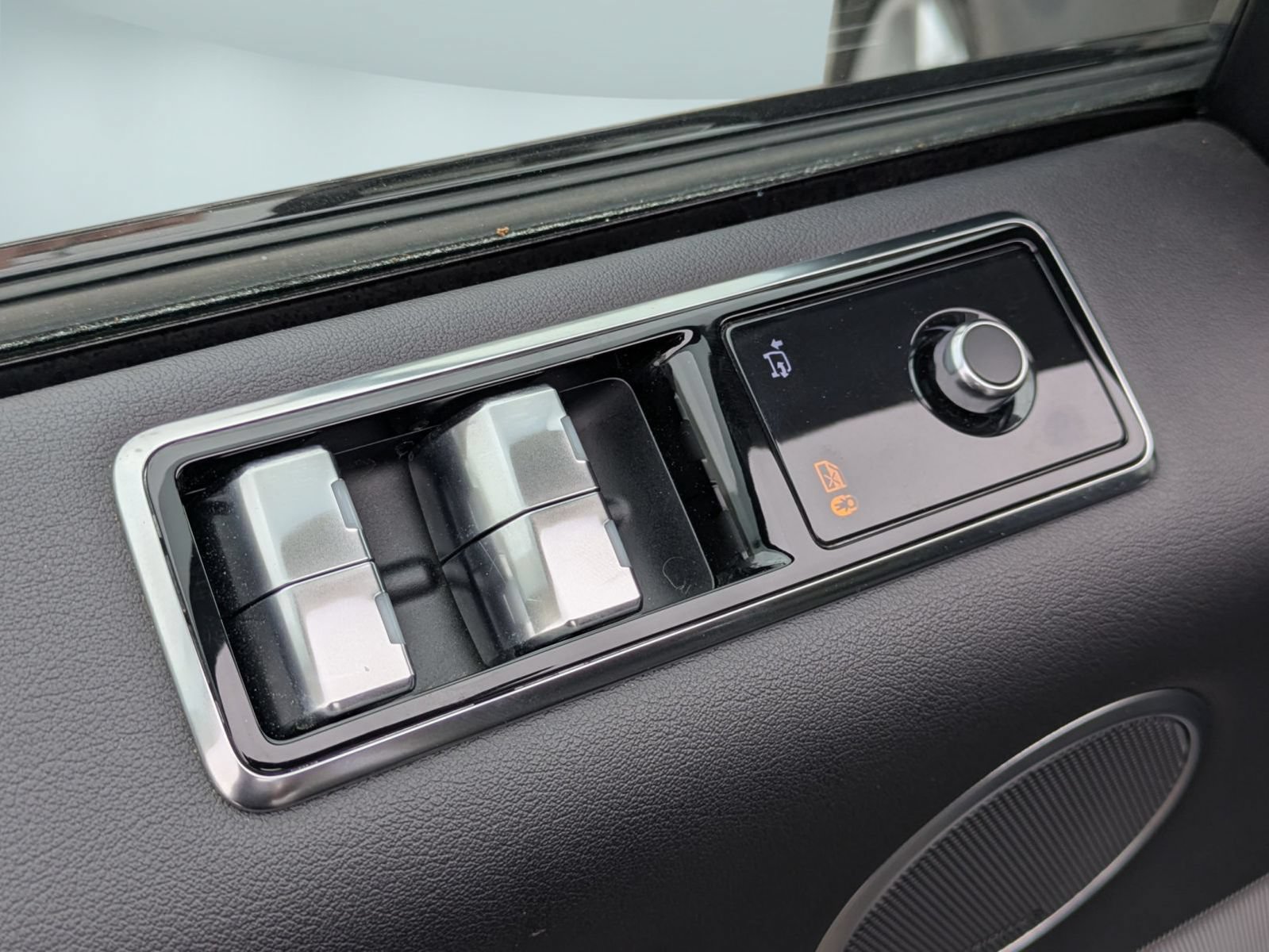 Used 2018 Land Rover Range Rover Sport HSE AWD/4WD image 12