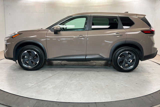 Used 2025 Nissan Rogue SV image 2