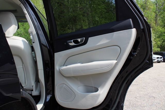 Certified 2023 Volvo XC60 T8 Ultimate w/ Climate Package AWD/4WD image 18