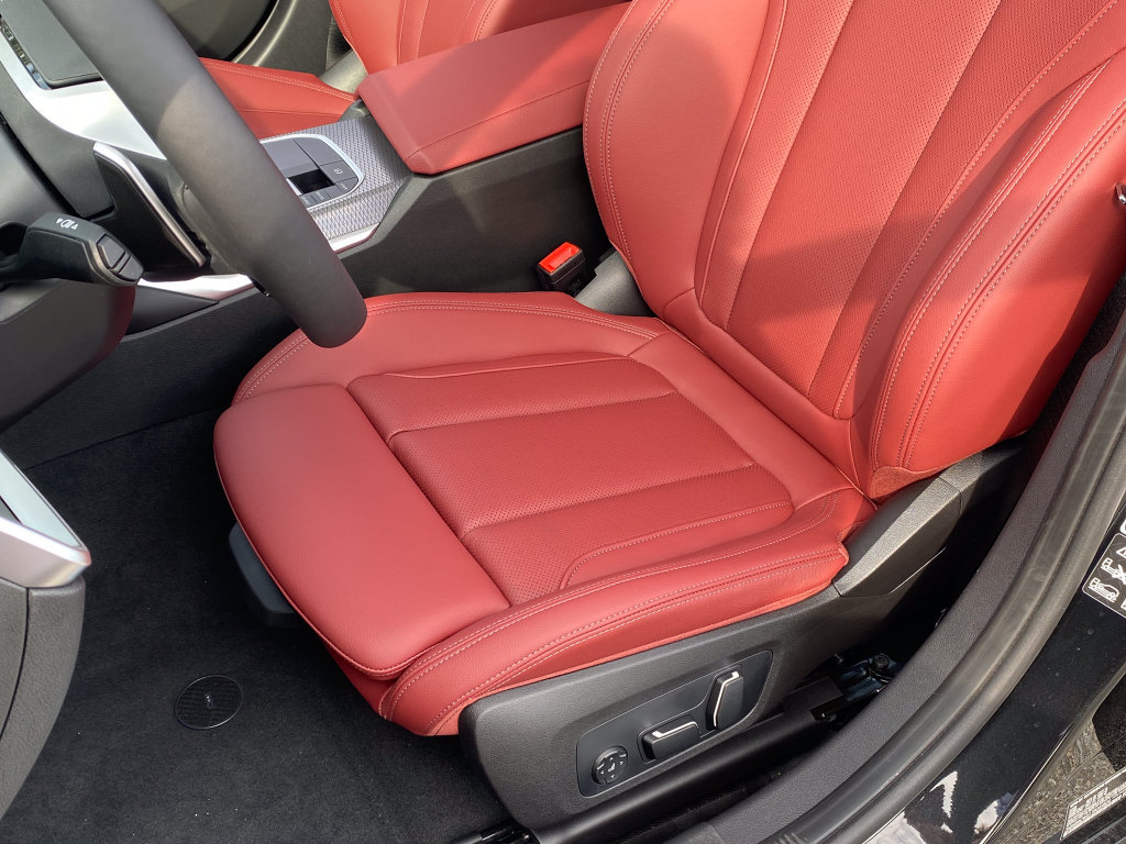 New 2026 BMW 330i xDrive Sedan w/ Convenience Package AWD/4WD image 13