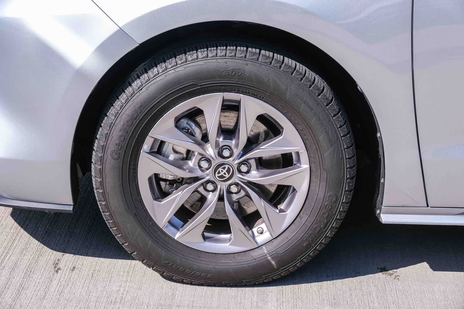 Certified 2023 Toyota Sienna XLE FWD image 10