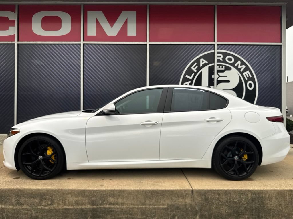 Used 2019 Alfa Romeo Giulia AWD image 15