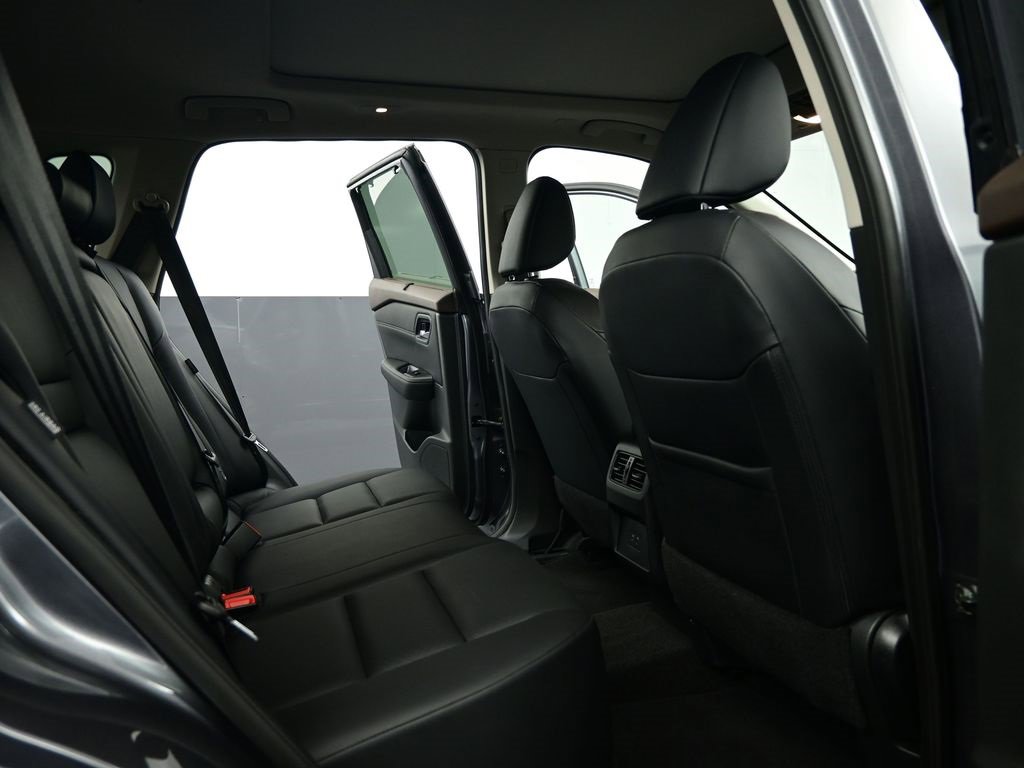 Used 2023 Nissan Rogue SV w/ SV Premium B Package image 27