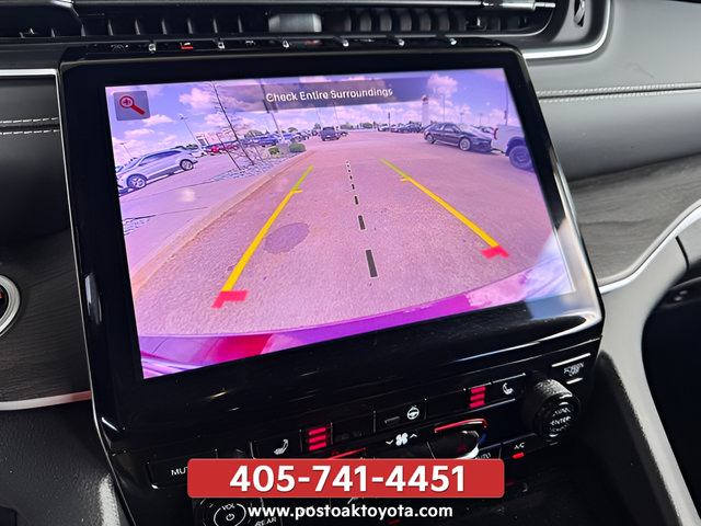 Used 2025 Jeep Grand Cherokee Limited w/ Black Appearance Package AWD/4WD image 13