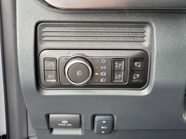 New 2026 Ford F350 Lariat w/ FX4 Off-Road Package image 13