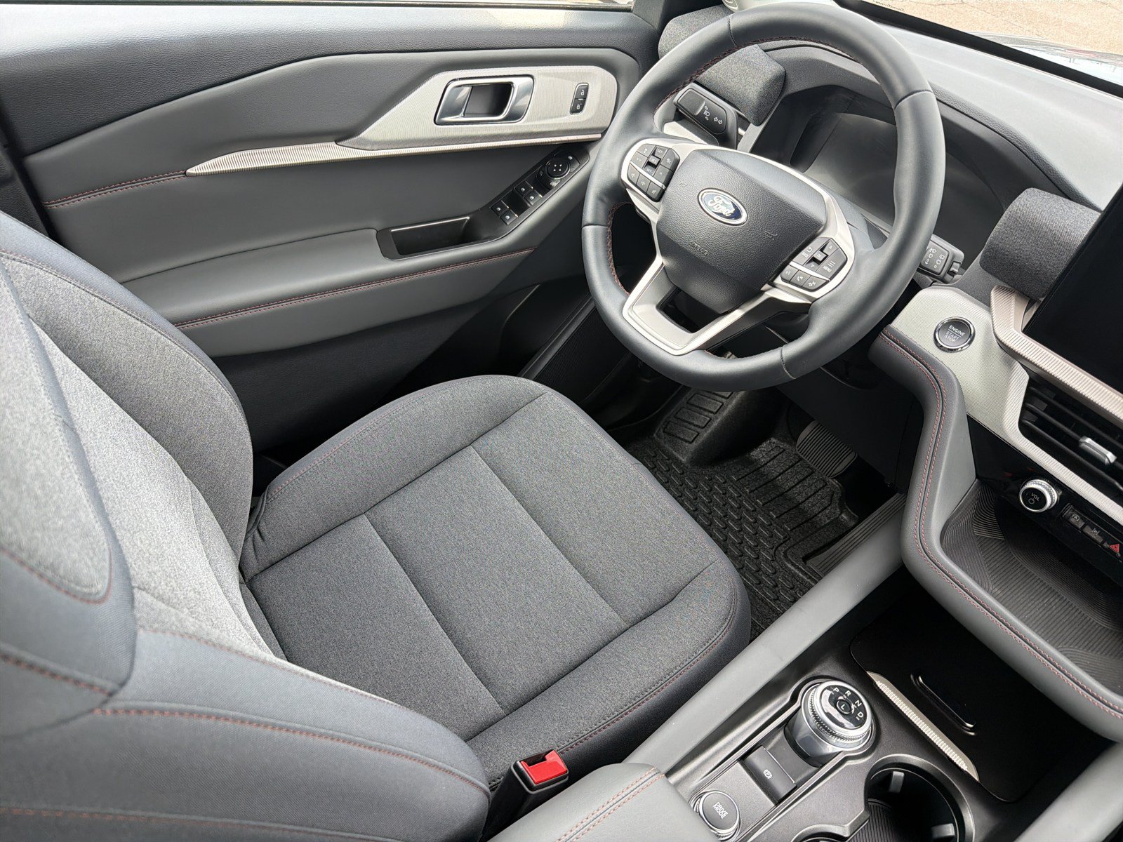 Used 2025 Ford Explorer Active AWD/4WD image 10