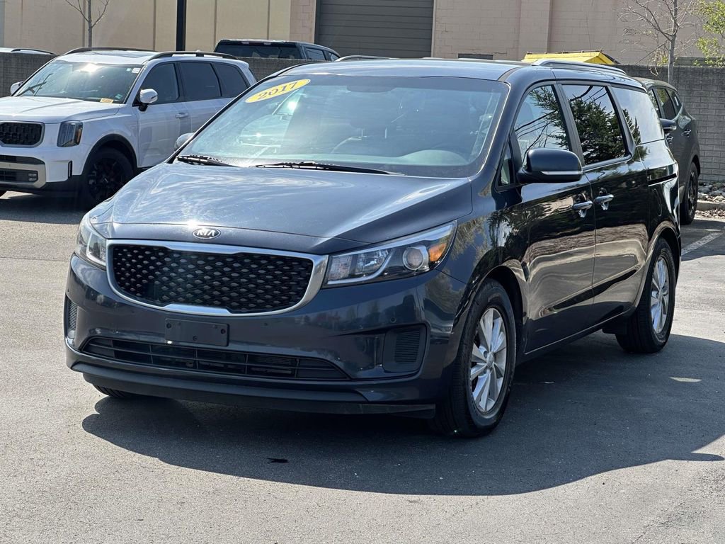 Used 2017 Kia Sedona LX w/ LX Essentials Premium Package image 5