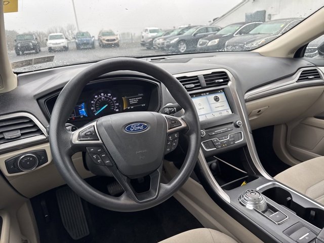 Used 2018 Ford Fusion SE w/ Fusion SE Technology Package image 12