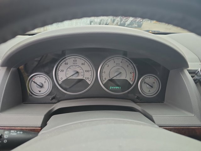 Used 2010 Chrysler Town & Country Touring image 18