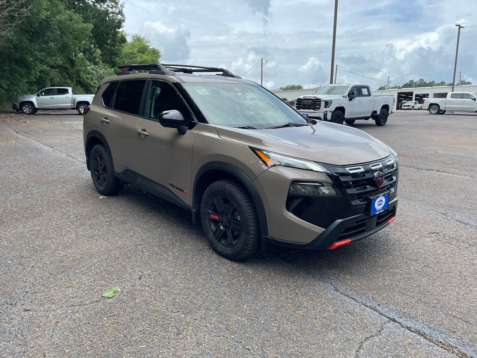 Used 2025 Nissan Rogue SV AWD/4WD image 9
