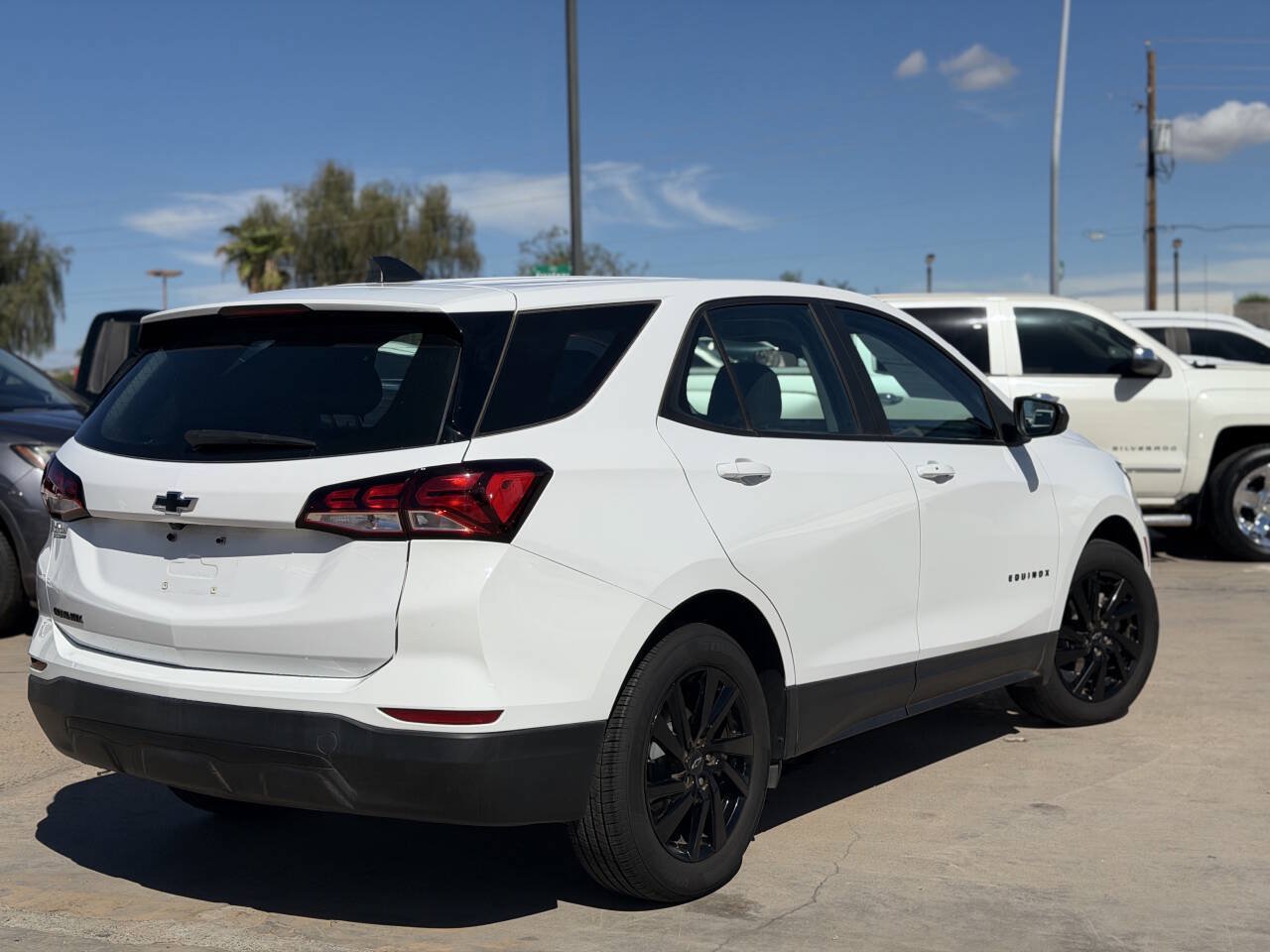 Used 2023 Chevrolet Equinox LS w/ Sport Edition FWD image 19