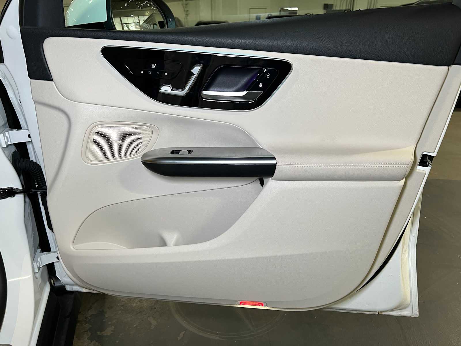 Certified 2025 Mercedes-Benz GLC 300 4MATIC image 11