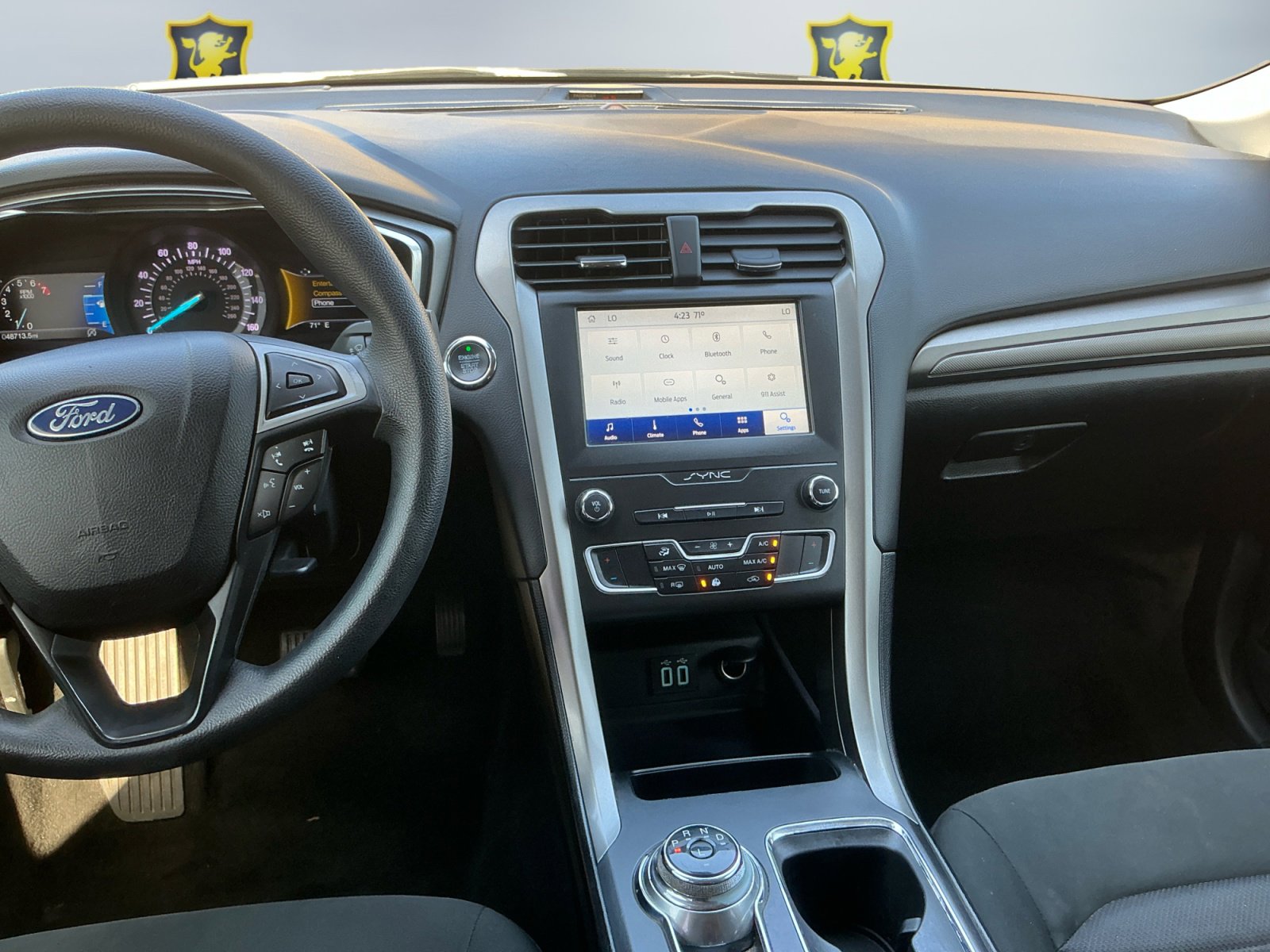 Used 2020 Ford Fusion SE FWD image 13