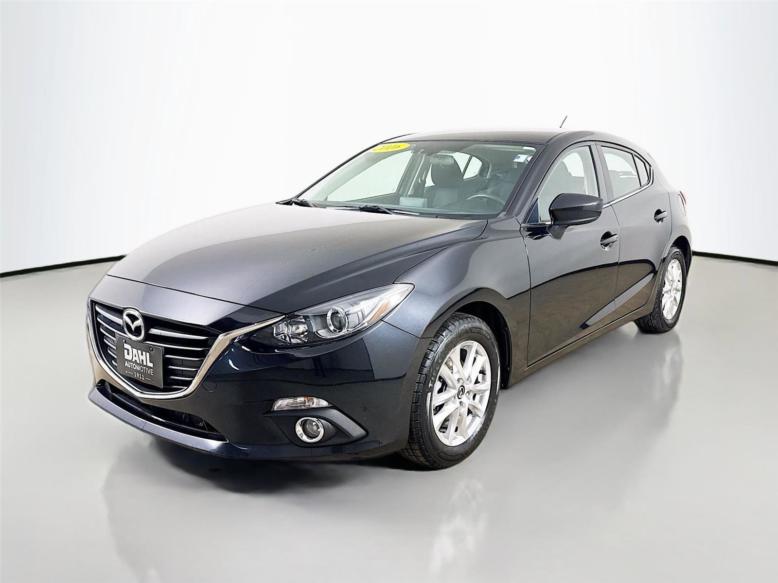 Used 2016 MAZDA MAZDA3 i Sport w/ Preferred Equipment Package image 4