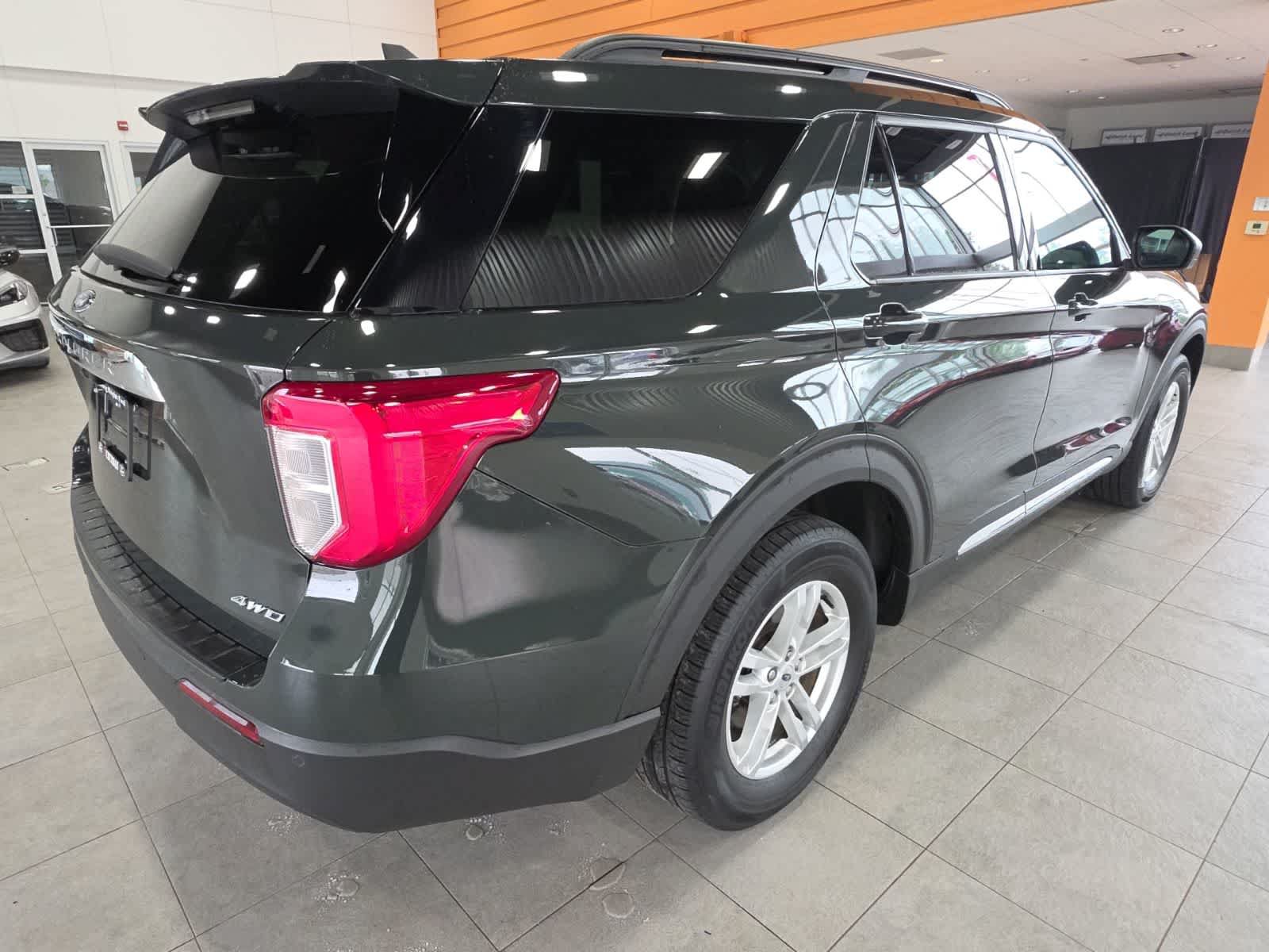 Used 2023 Ford Explorer XLT AWD/4WD image 6