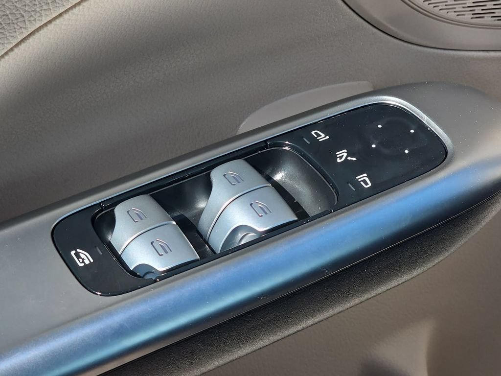 Used 2025 Mercedes-Benz C 300 4MATIC Sedan image 27