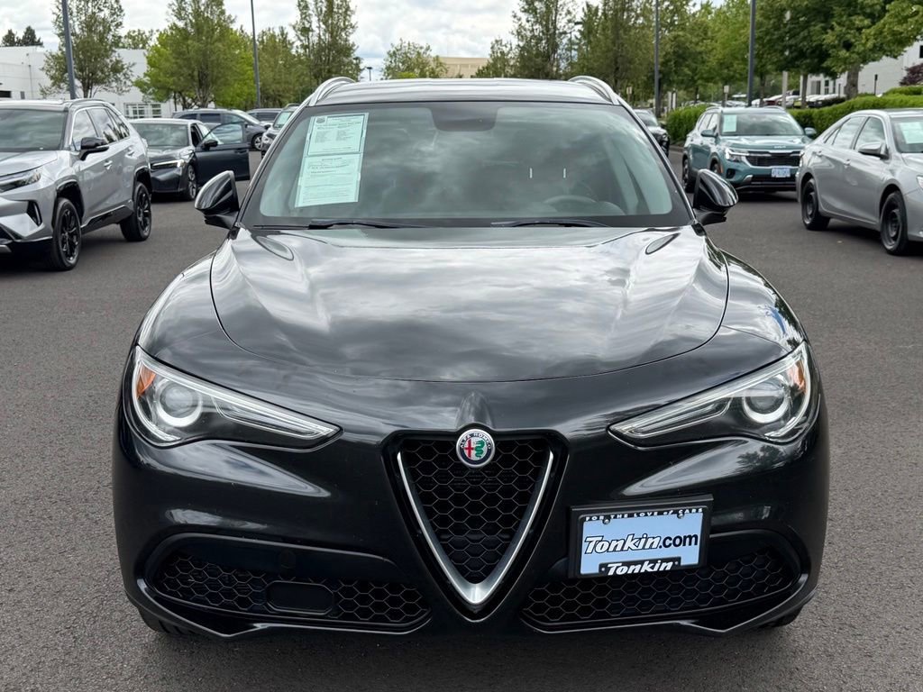 Used 2018 Alfa Romeo Stelvio AWD image 3
