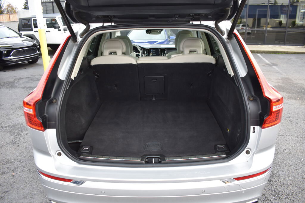 Used 2018 Volvo XC60 T8 Inscription w/ Vision Package image 31