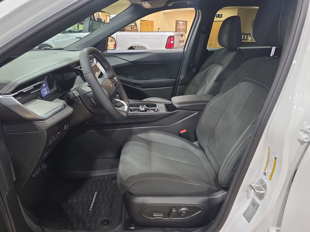 New 2026 Jeep Cherokee Laredo image 8