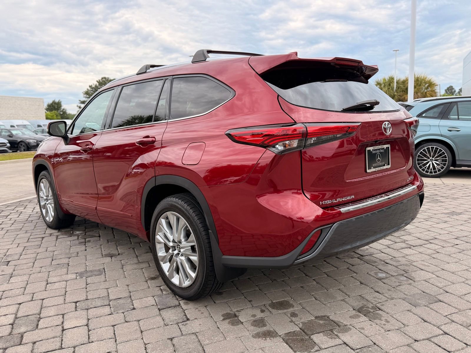 Used 2022 Toyota Highlander Limited FWD image 11