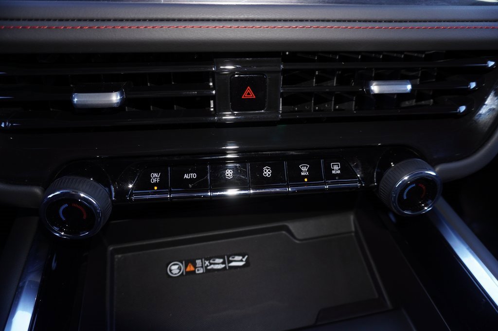 Used 2025 Chevrolet Suburban RST image 21