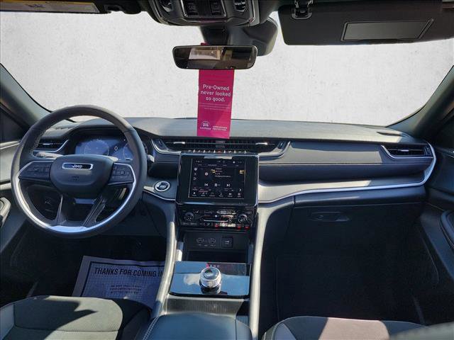 Used 2025 Jeep Grand Cherokee Altitude image 17