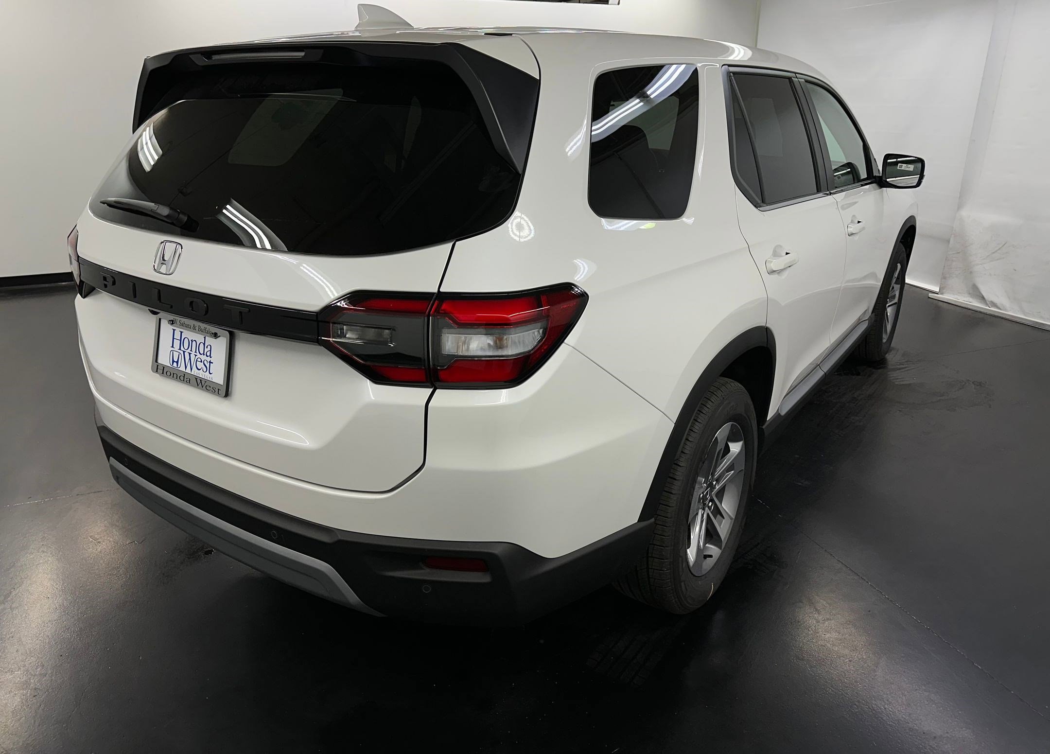 New 2025 Honda Pilot EX-L image 9