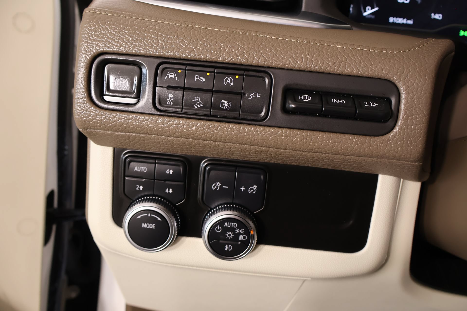 Used 2022 GMC Yukon Denali AWD/4WD image 8