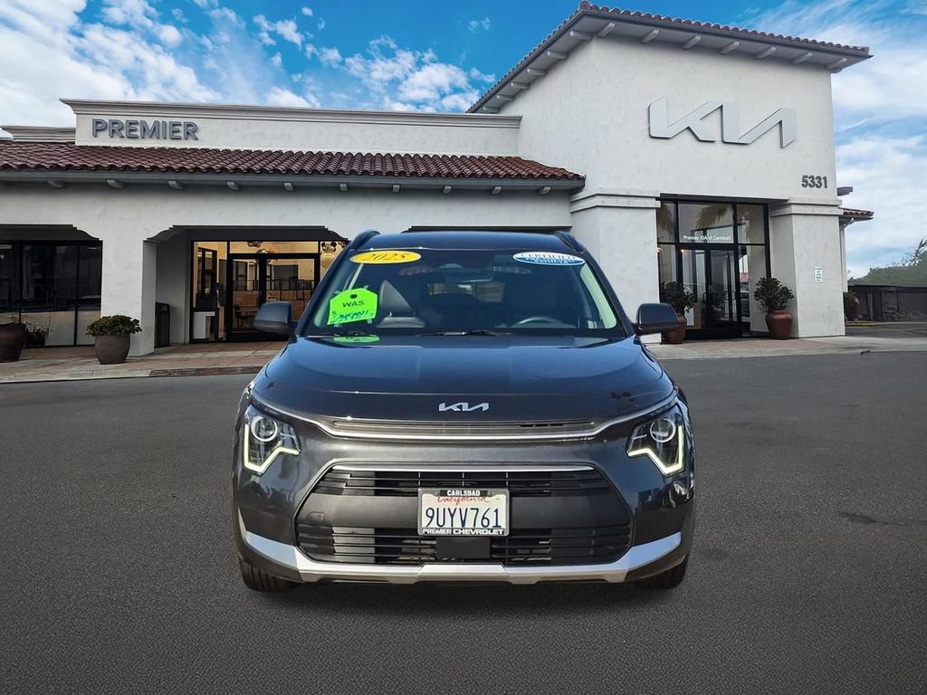 Certified 2025 Kia Niro EX FWD image 3