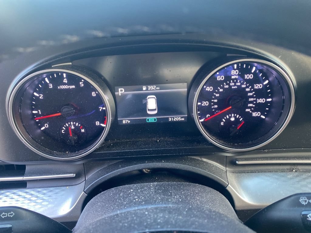 Certified 2024 Kia Carnival LX FWD image 7