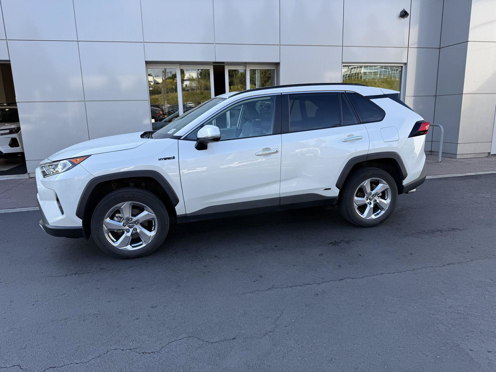 Used 2021 Toyota RAV4 Limited w/ Limited Grade Weather Package AWD/4WD image 2