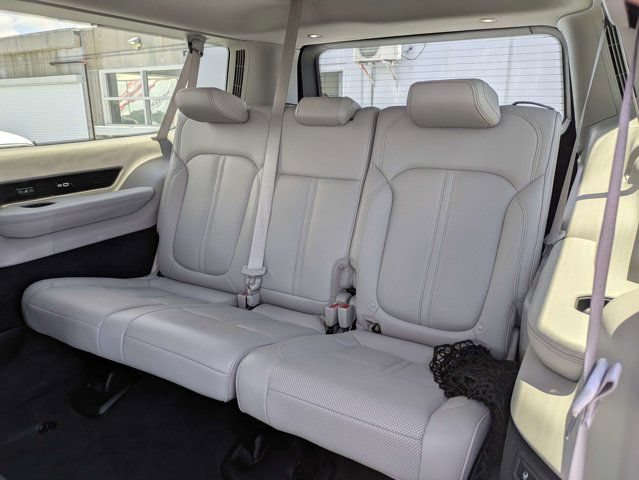 Used 2023 Jeep Grand Wagoneer L 4WD w/ Flexible Seating Group image 15