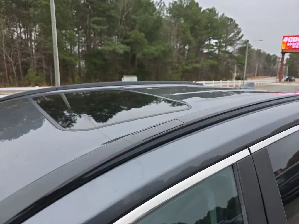 Used 2021 Toyota RAV4 XLE Premium image 13