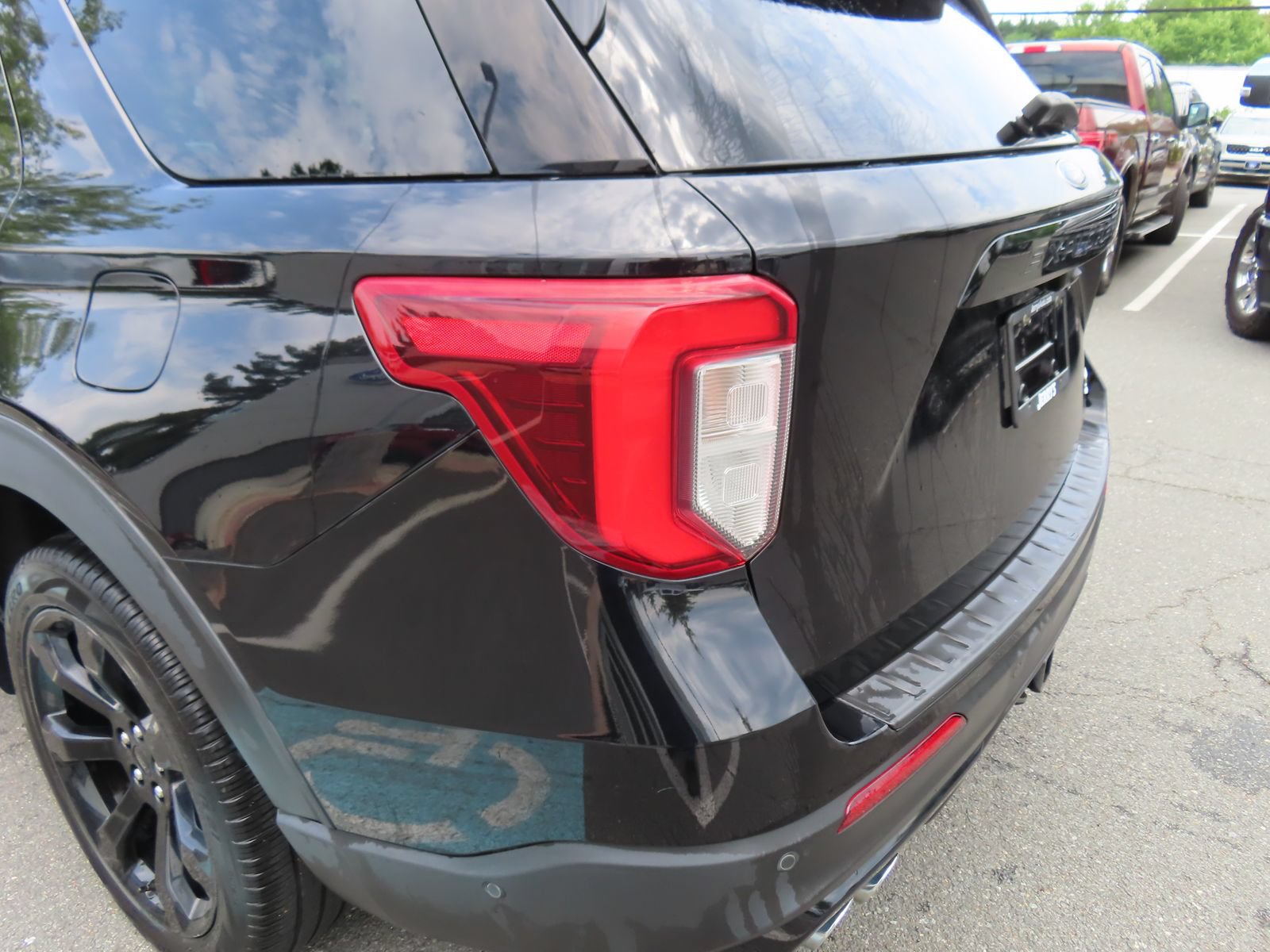 Used 2020 Ford Explorer ST w/ ST Street Pack AWD/4WD image 11