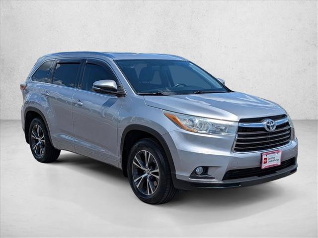 Certified 2016 Toyota Highlander XLE AWD/4WD image 3
