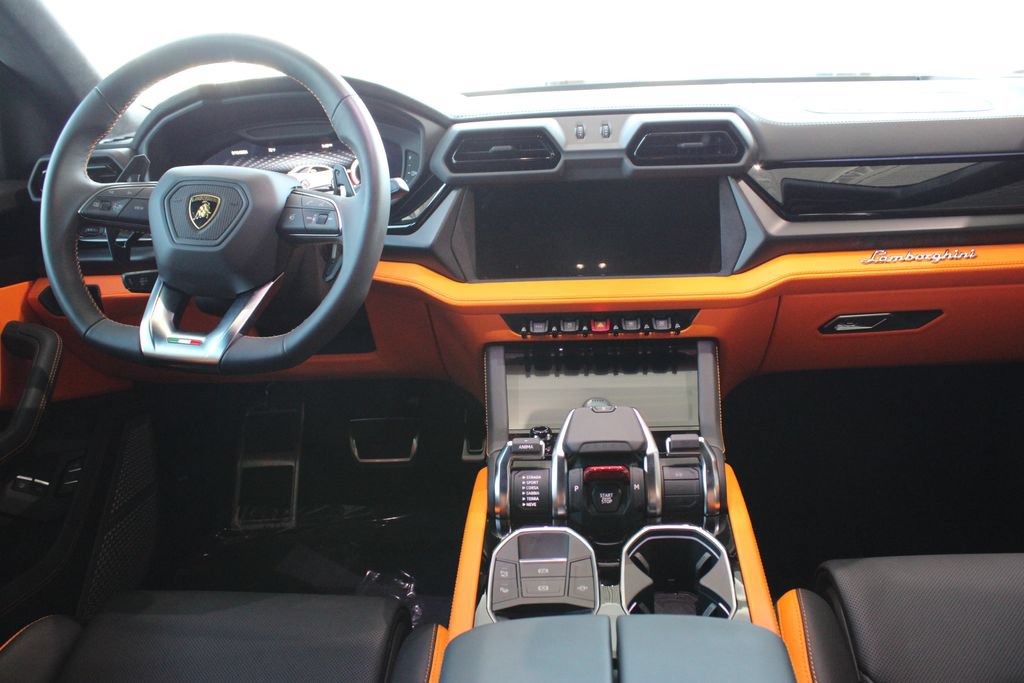 Used 2025 Lamborghini Urus SE AWD/4WD image 9