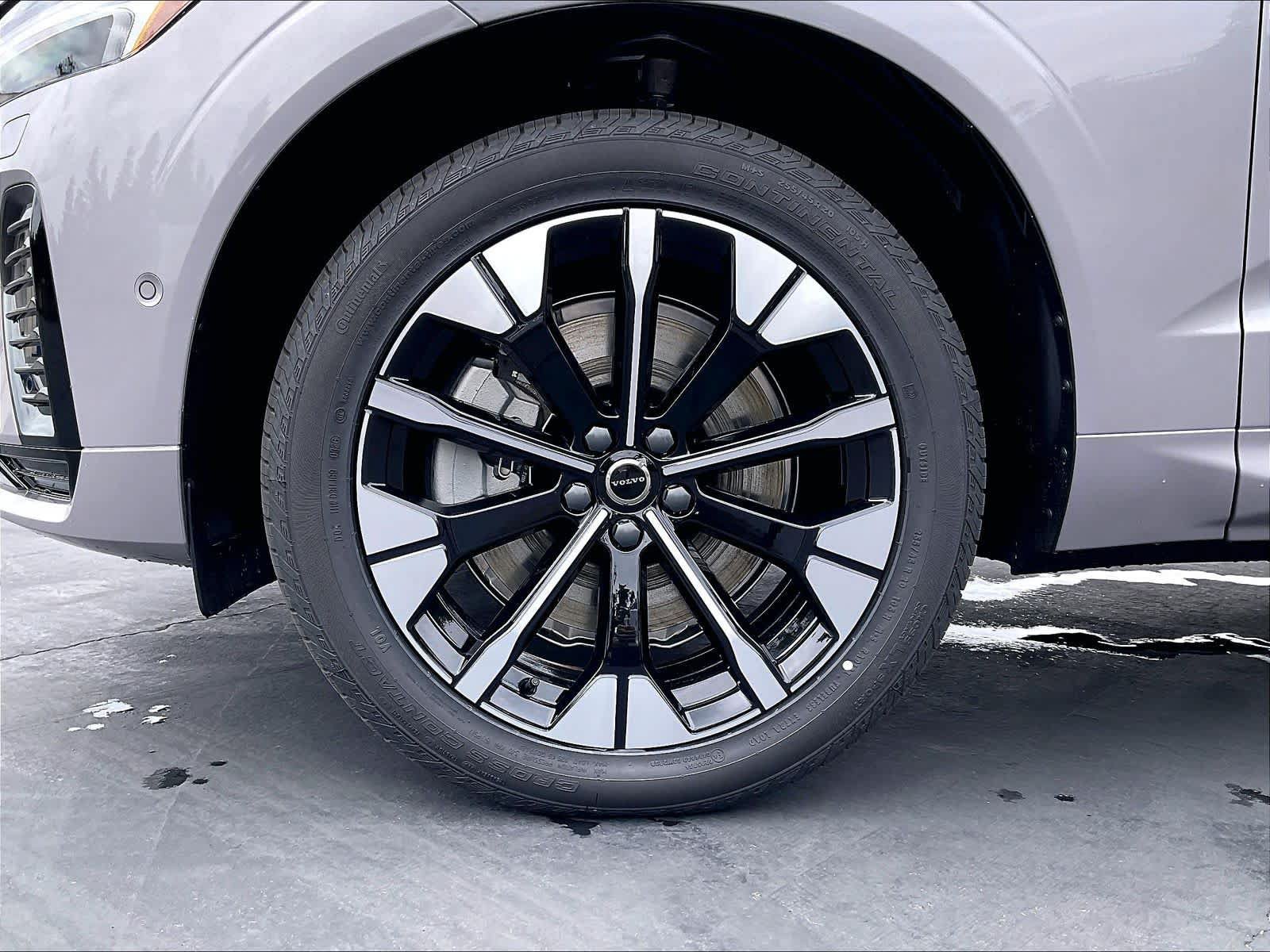 New 2026 Volvo XC60 T8 Plus w/ Climate Package PRO AWD/4WD image 14