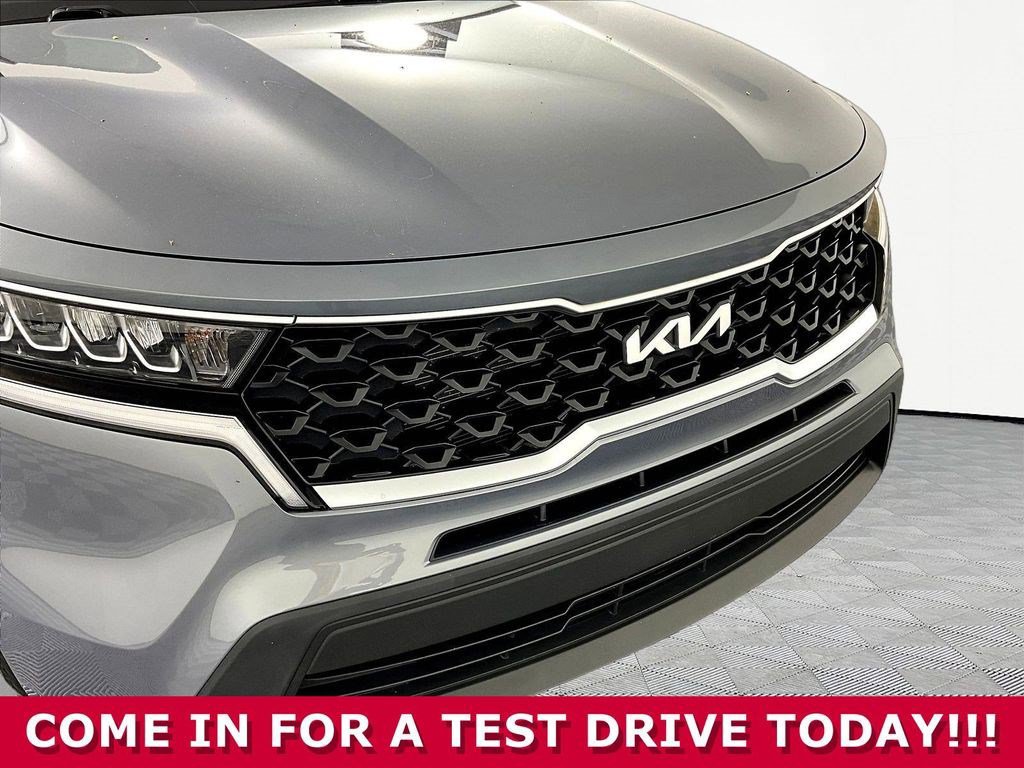 Used 2023 Kia Sorento LX FWD image 28
