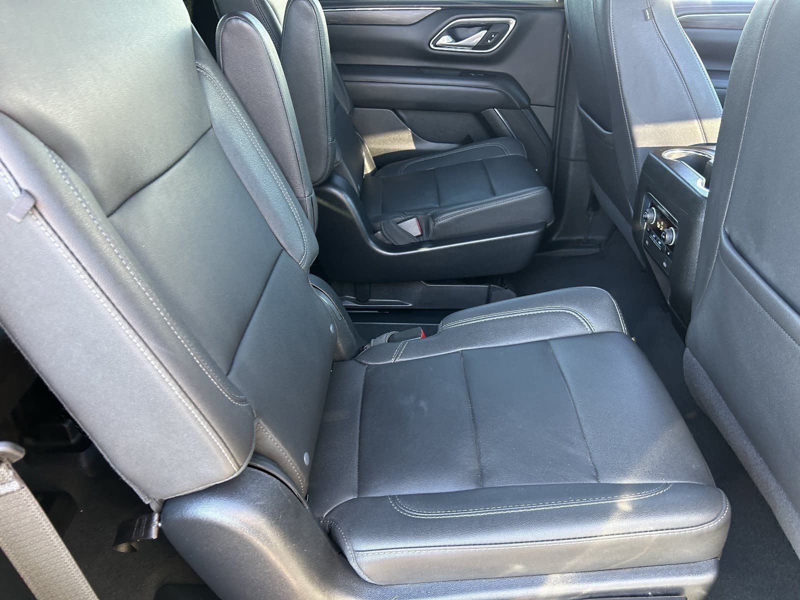 Used 2023 Chevrolet Tahoe Z71 w/ Luxury Package AWD/4WD image 16