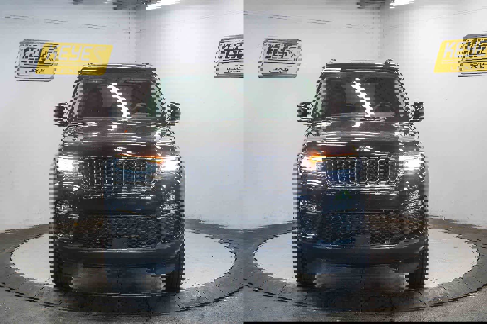 Used 2023 Jeep Grand Cherokee 4WD 4xe w/ Luxury Tech Group II image 6