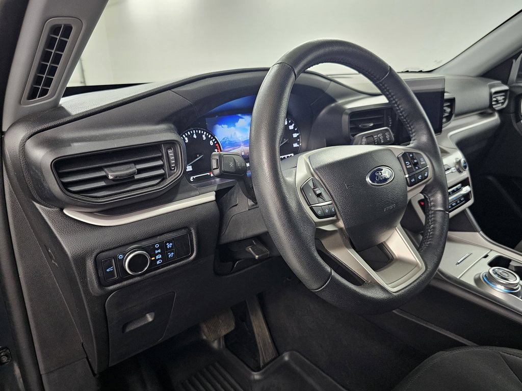Used 2023 Ford Explorer XLT AWD/4WD image 10