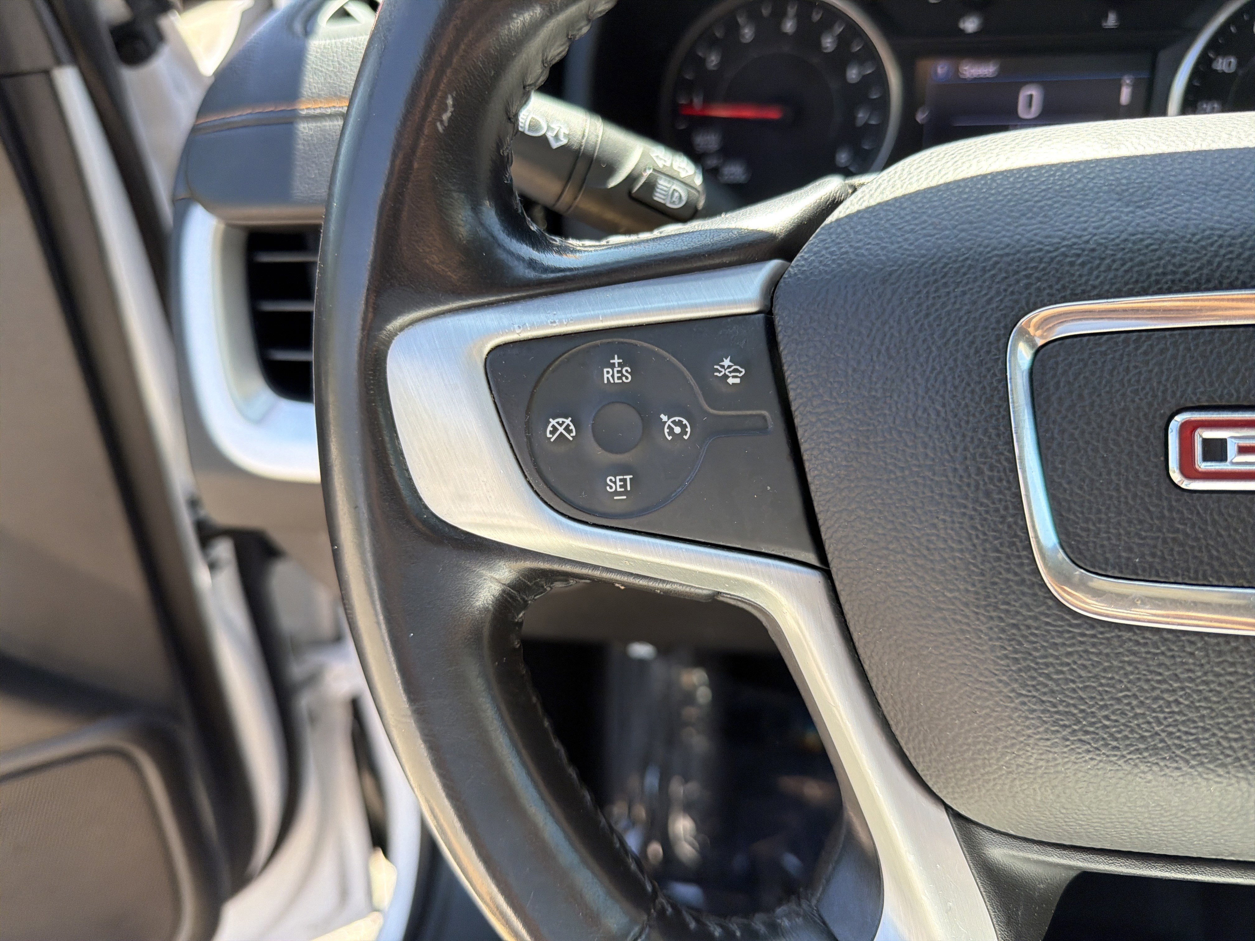 Used 2020 GMC Terrain SLE w/ Driver Convenience Package image 32