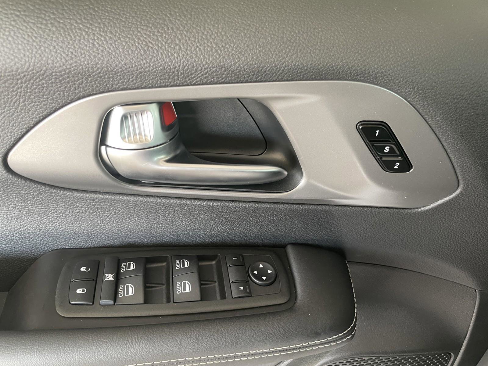 New 2025 Chrysler Pacifica Select w/ Fav Edition Package image 23