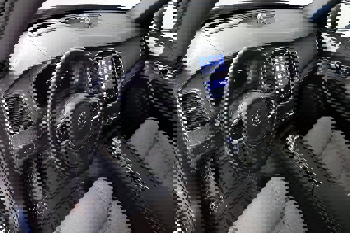 Used 2023 Volvo XC90 T8 Ultimate image 23