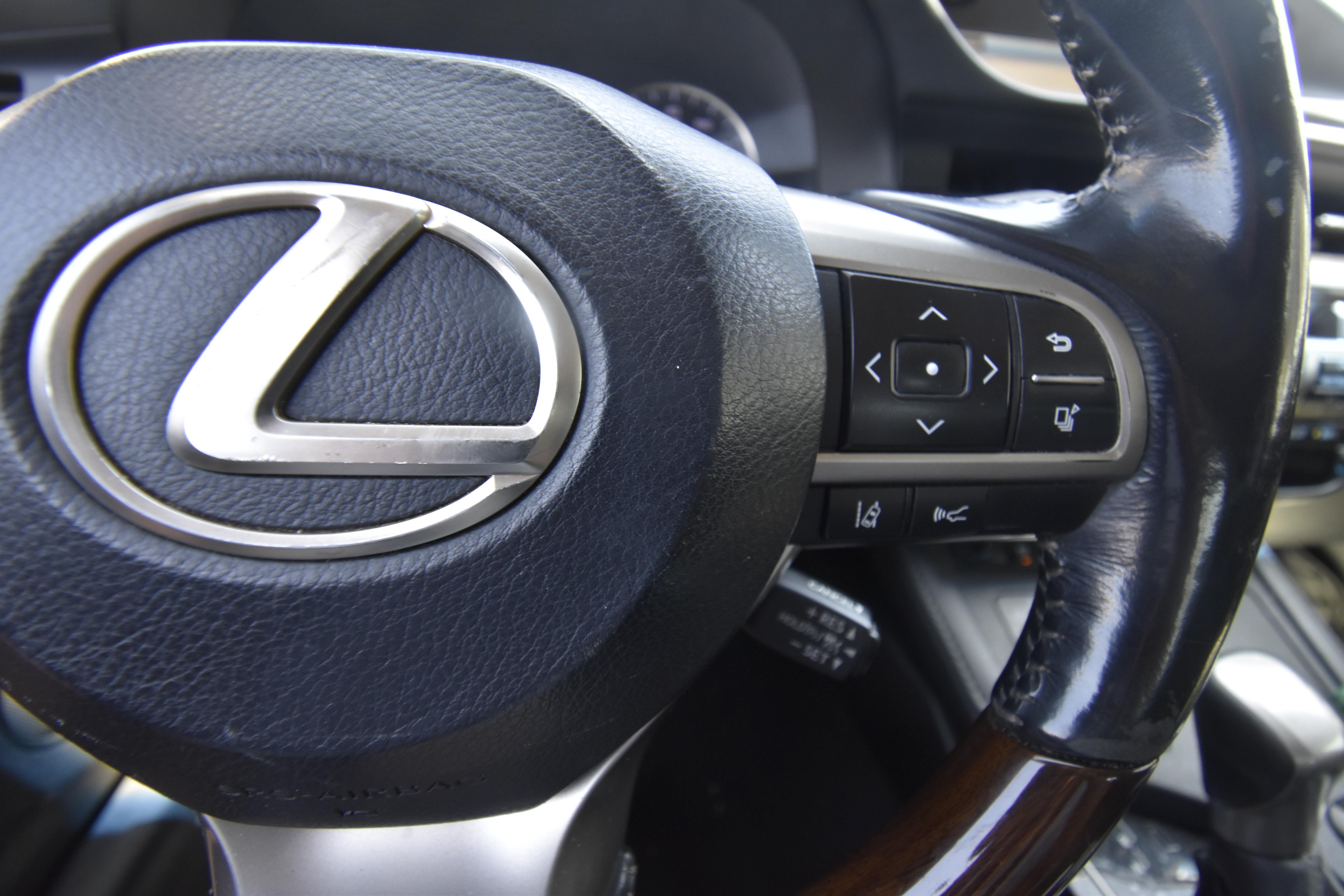 Used 2016 Lexus ES 300h w/ Navigation System Package FWD image 19