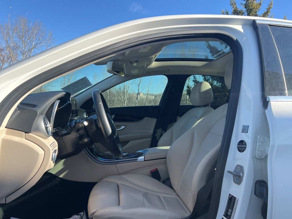 Used 2017 Mercedes-Benz C 300 4MATIC Sedan image 9