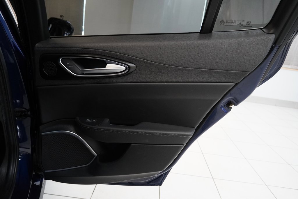 Used 2018 Alfa Romeo Giulia AWD image 24
