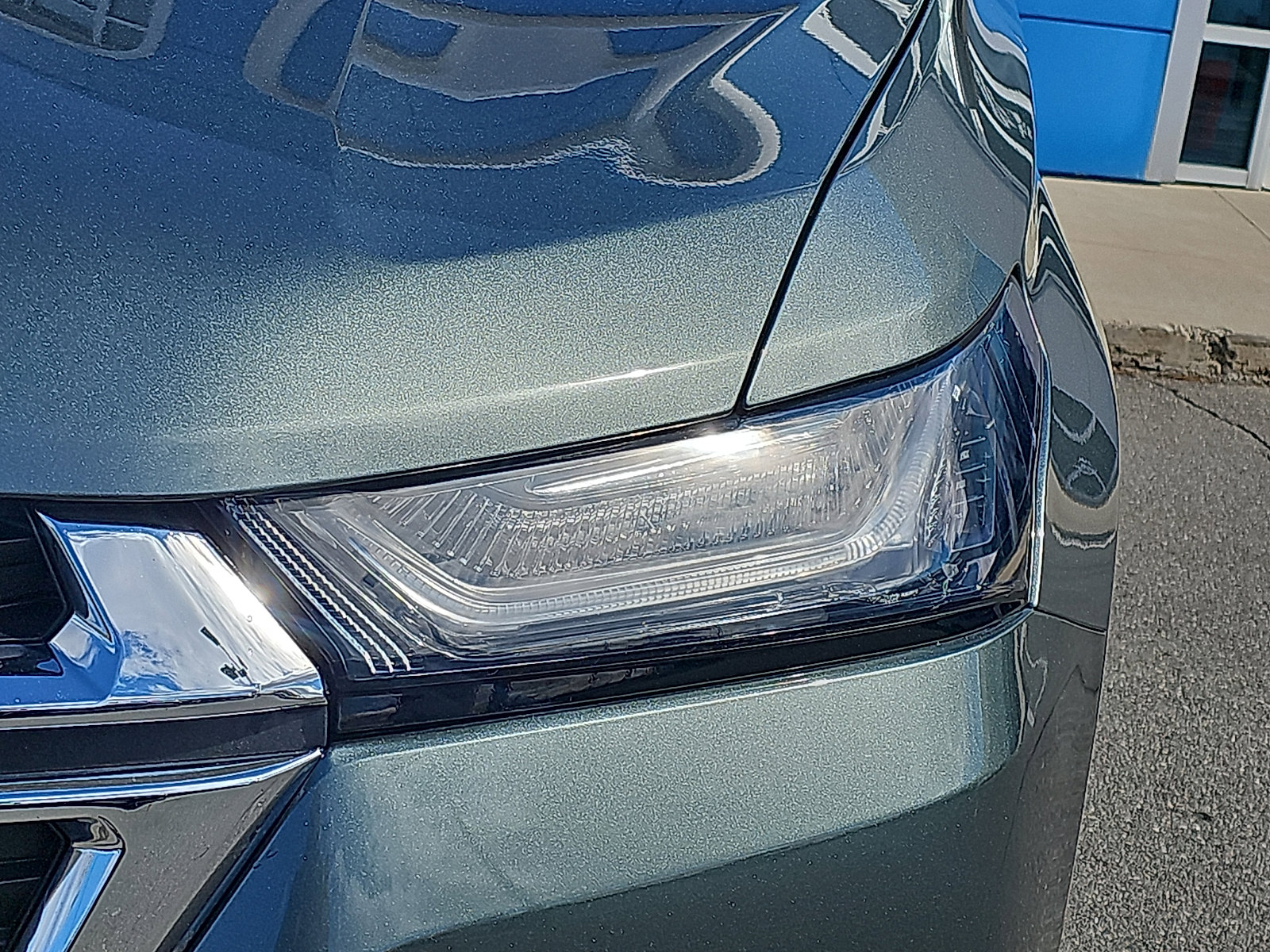 Used 2023 Chevrolet Traverse LT w/ Rear Camera Mirror Package image 9